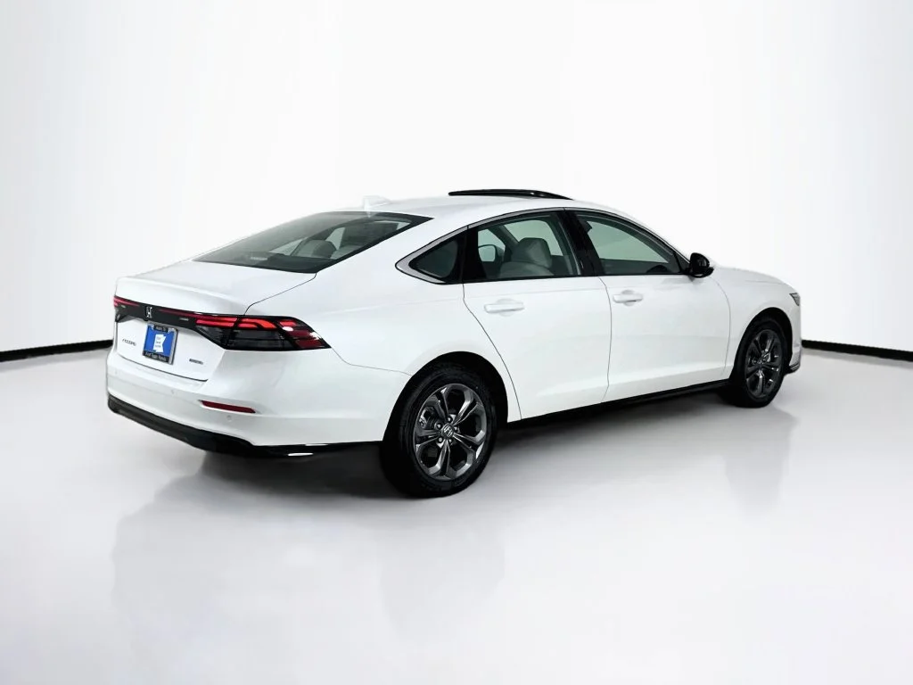 New 2026 Platinum White Pearl Honda EX-L image 7