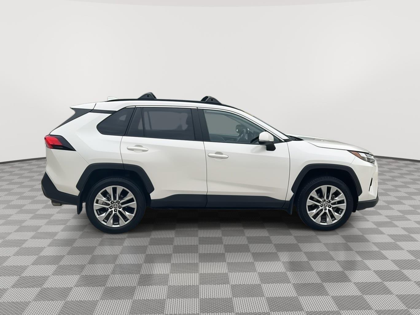 Used 2022 Blizzard Pearl Toyota XLE Premium image 12