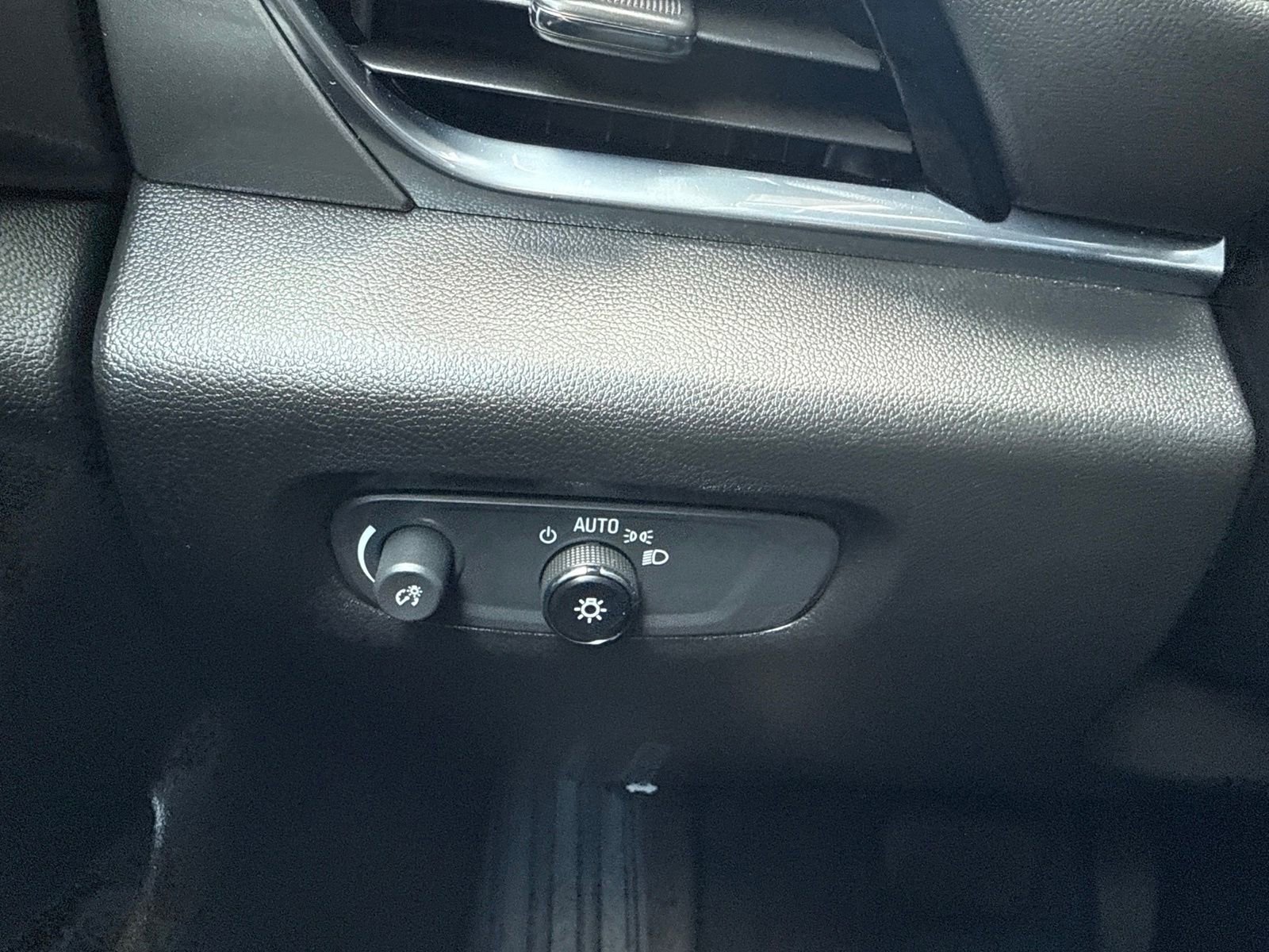 Used 2023 Summit White Chevrolet LT Cloth image 37