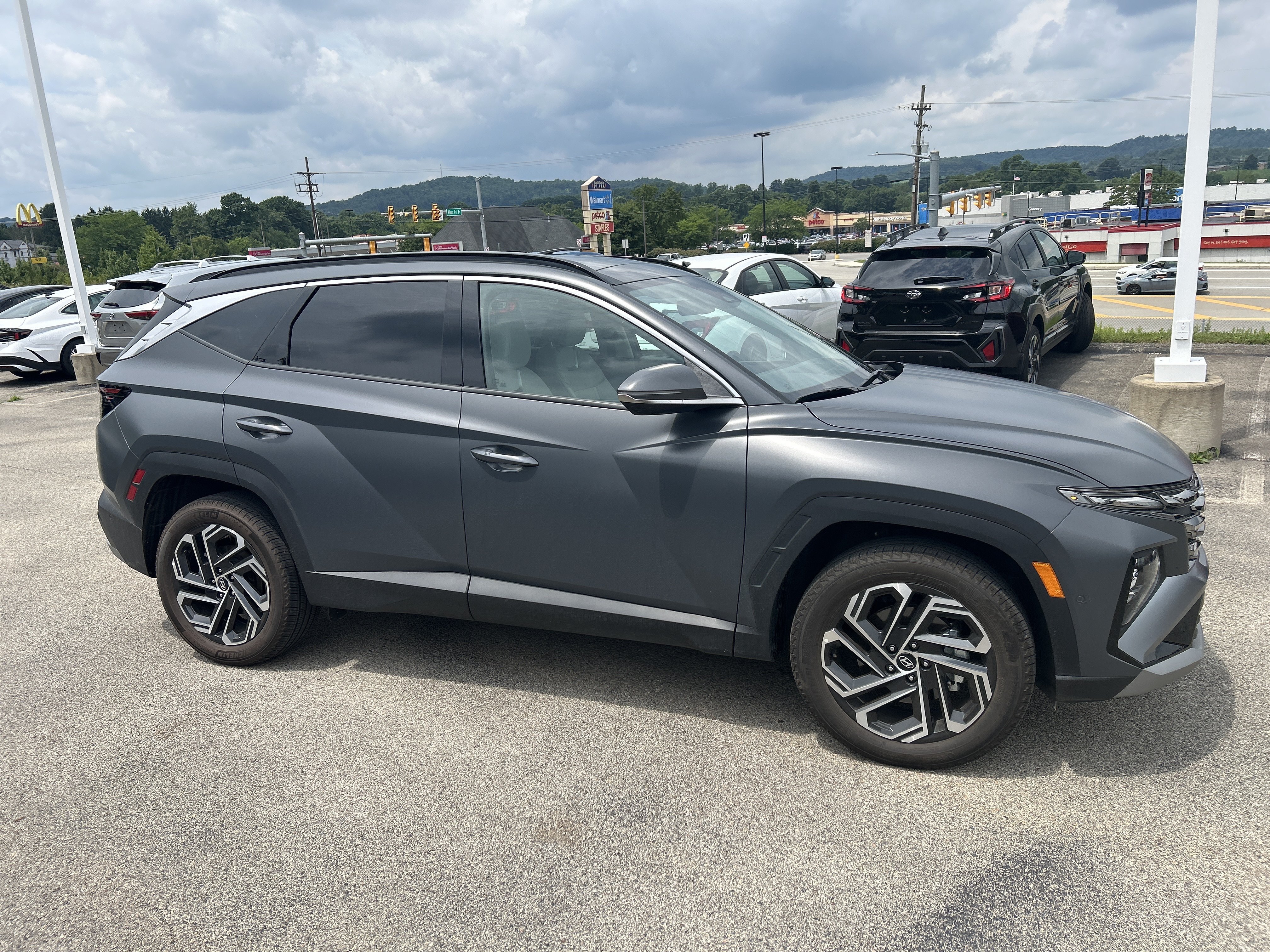 2025 Hyundai Tucson Limited - Photo 2
