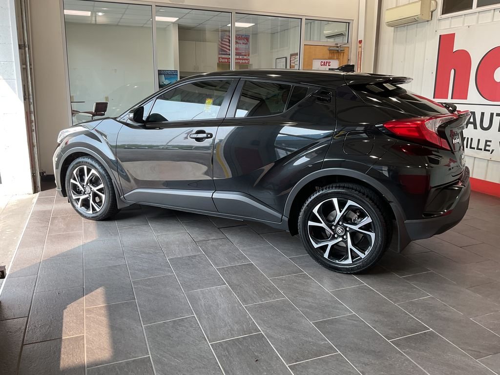 Used 2021 Black Toyota XLE image 5