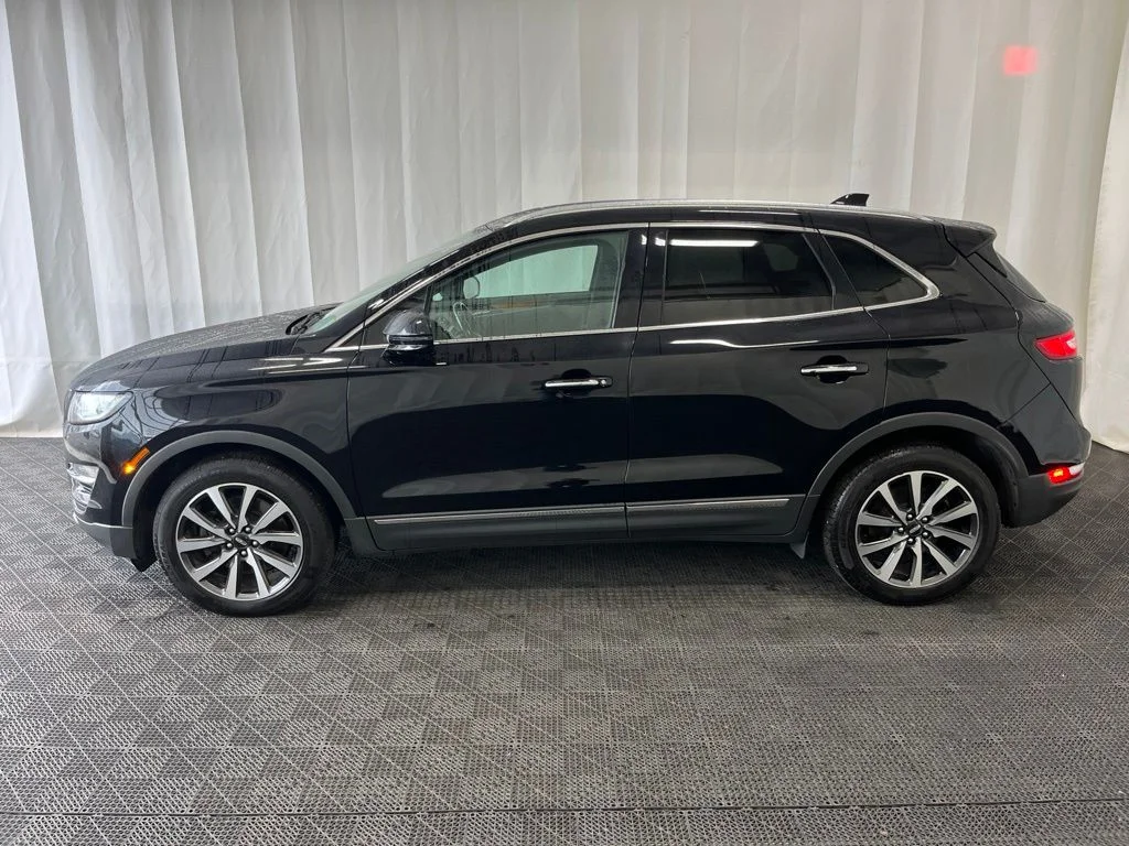 Used 2019 Black Lincoln Reserve image 28