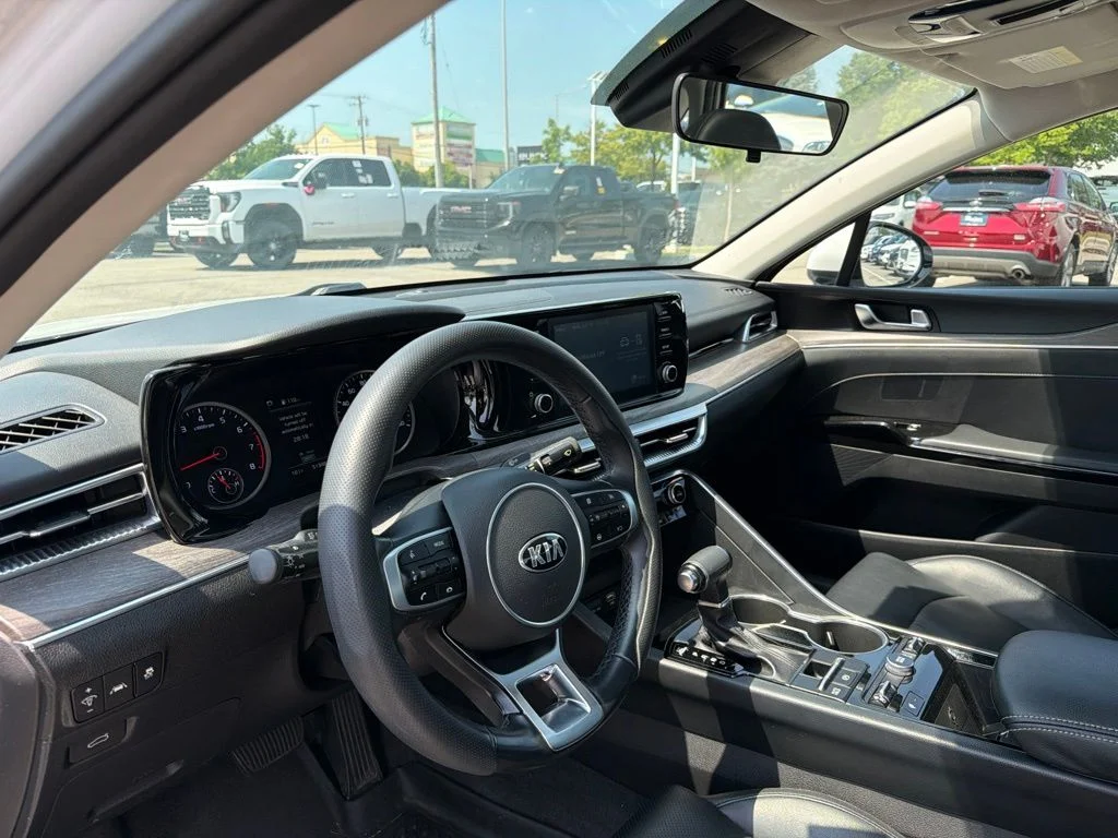 Used 2021 White Kia EX image 12
