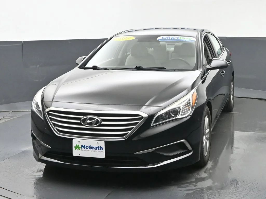 Used 2017 Black Hyundai SE image 21