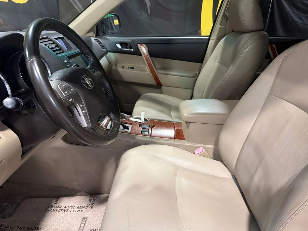 Used 2008 Salsa Red Pearl Toyota Limited image 15