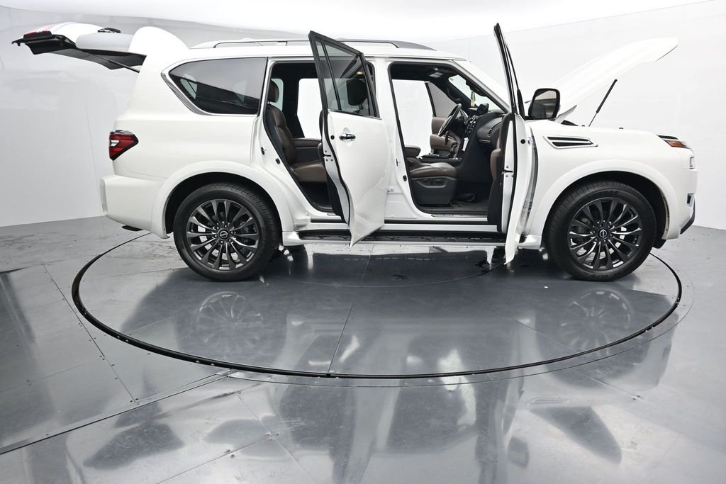 Used 2023 White Nissan Platinum image 27