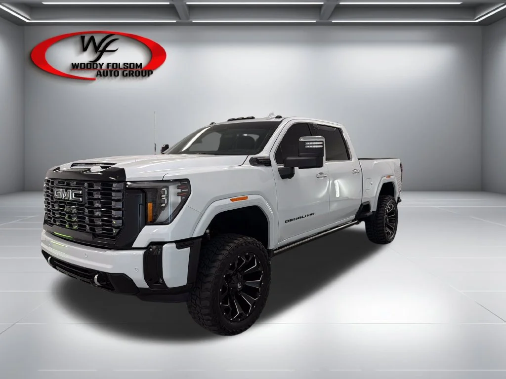 Used 2026 Glacier White Tricoat GMC Denali Ultimate image 3