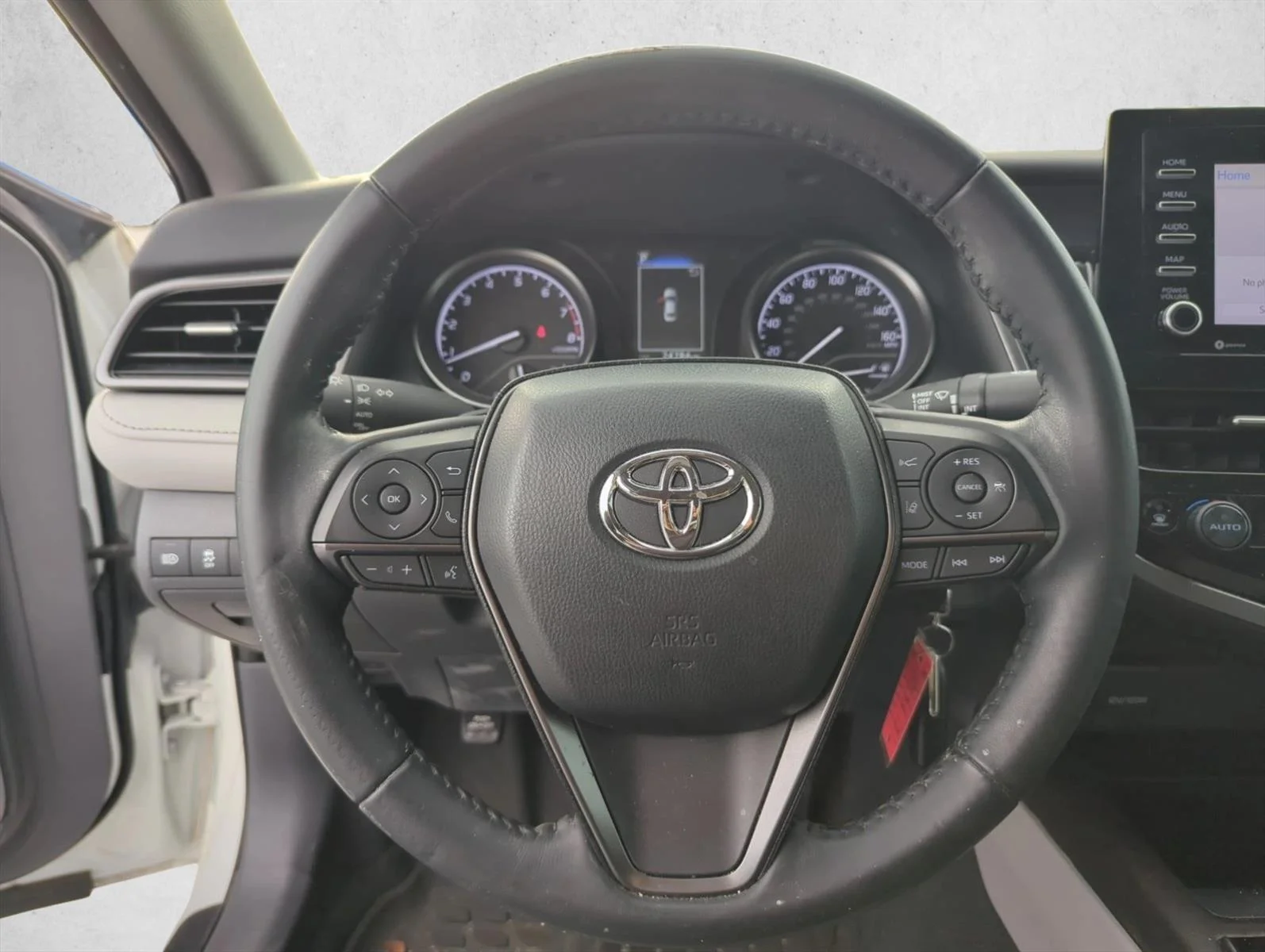 Used 2023 Ice Cap Toyota SE image 13