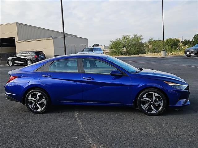 Used 2023  Hyundai SEL (IVT) image 5