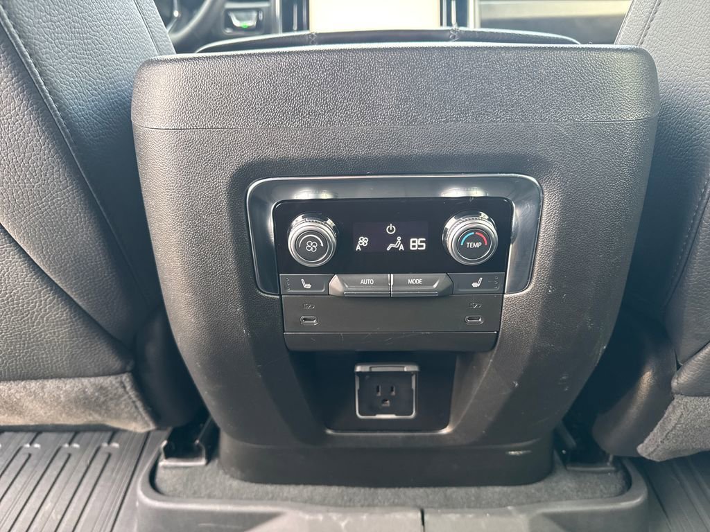 2025 GMC Yukon Denali - Photo 42