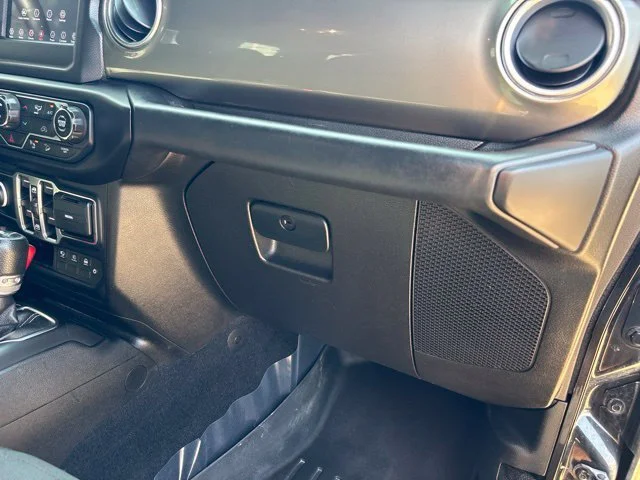 Used 2019  Jeep Sahara image 48