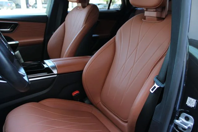 Used 2023  Mercedes-Benz GLC 300 image 19