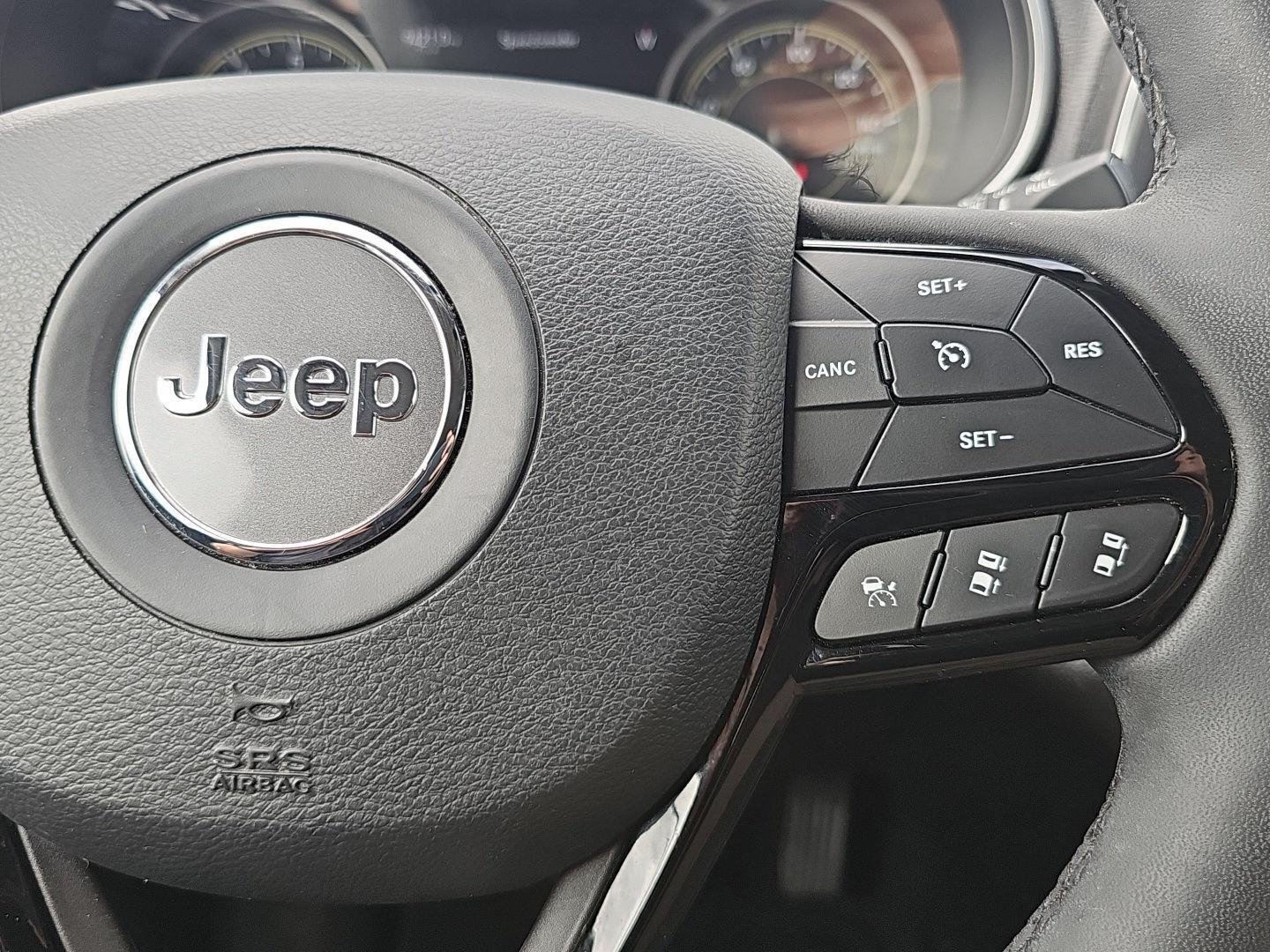 Used 2023 Diamond Black Crystal Pearlcoat Jeep Altitude Lux image 18