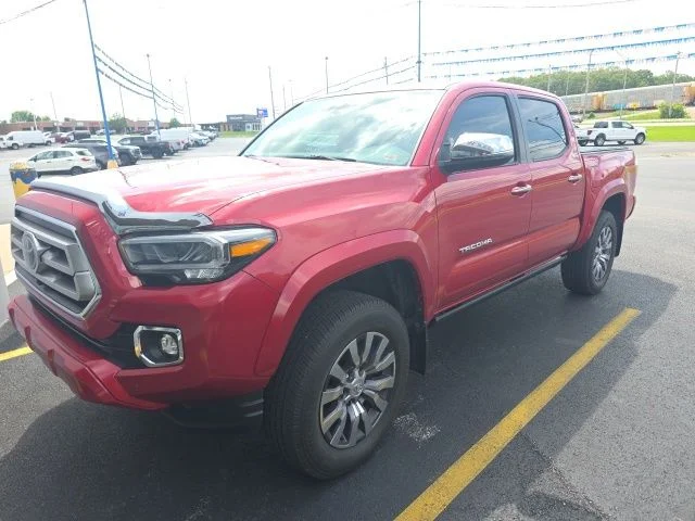 2023 Toyota Tacoma Limited Double Cab 4WD V6 Auto Short Bed's photo