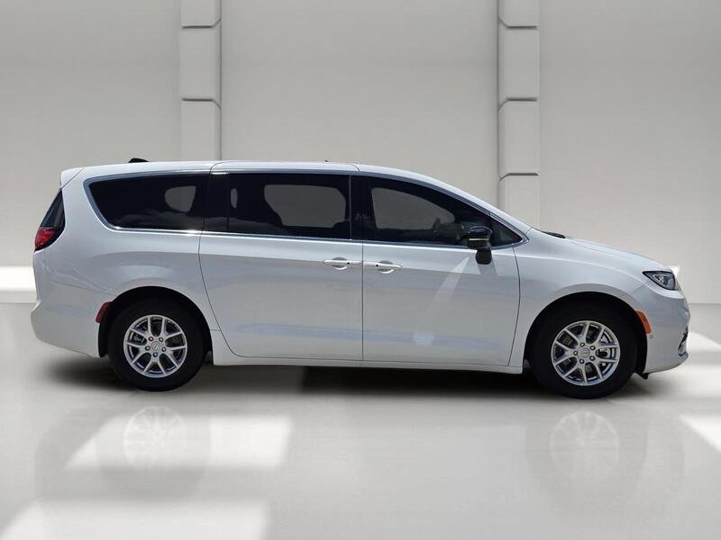 2026 Chrysler Pacifica Select - Photo 6