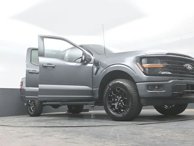 New 2026 Carbonized Gray Metallic Ford XLT image 29