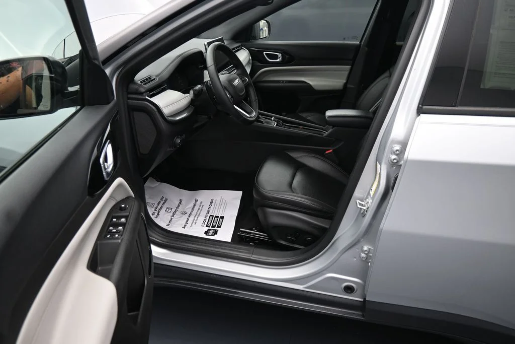 Used 2024 Silver Jeep Limited image 15