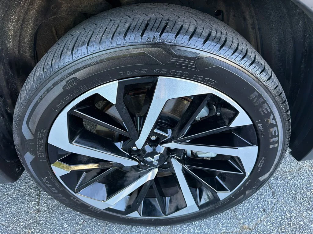 Used 2024  Mitsubishi SE image 12