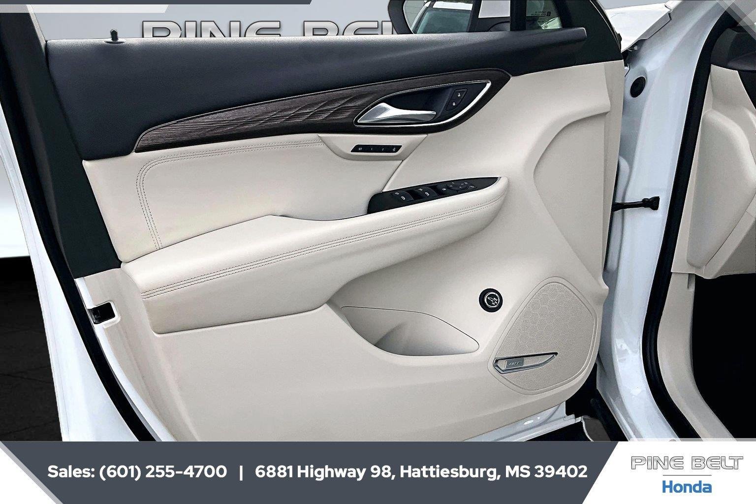 Used 2023 White Frost Tricoat Buick Avenir image 17