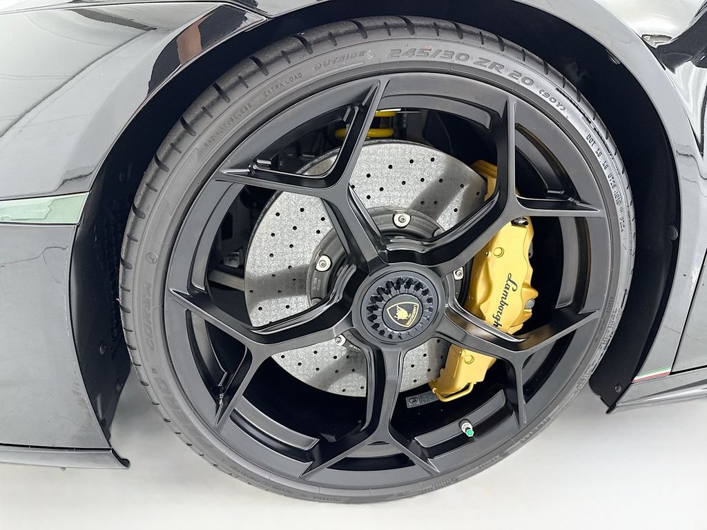 Used 2018 Nero Noctis Lamborghini Performante image 33