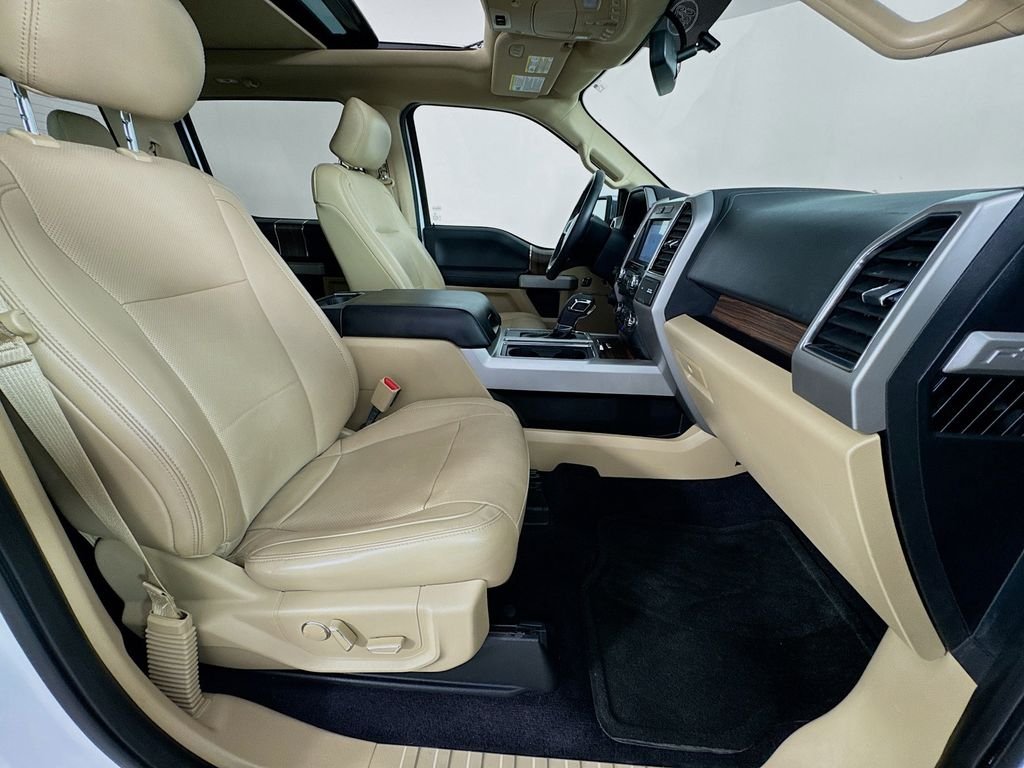 Used 2017 Oxford White Ford Lariat image 38