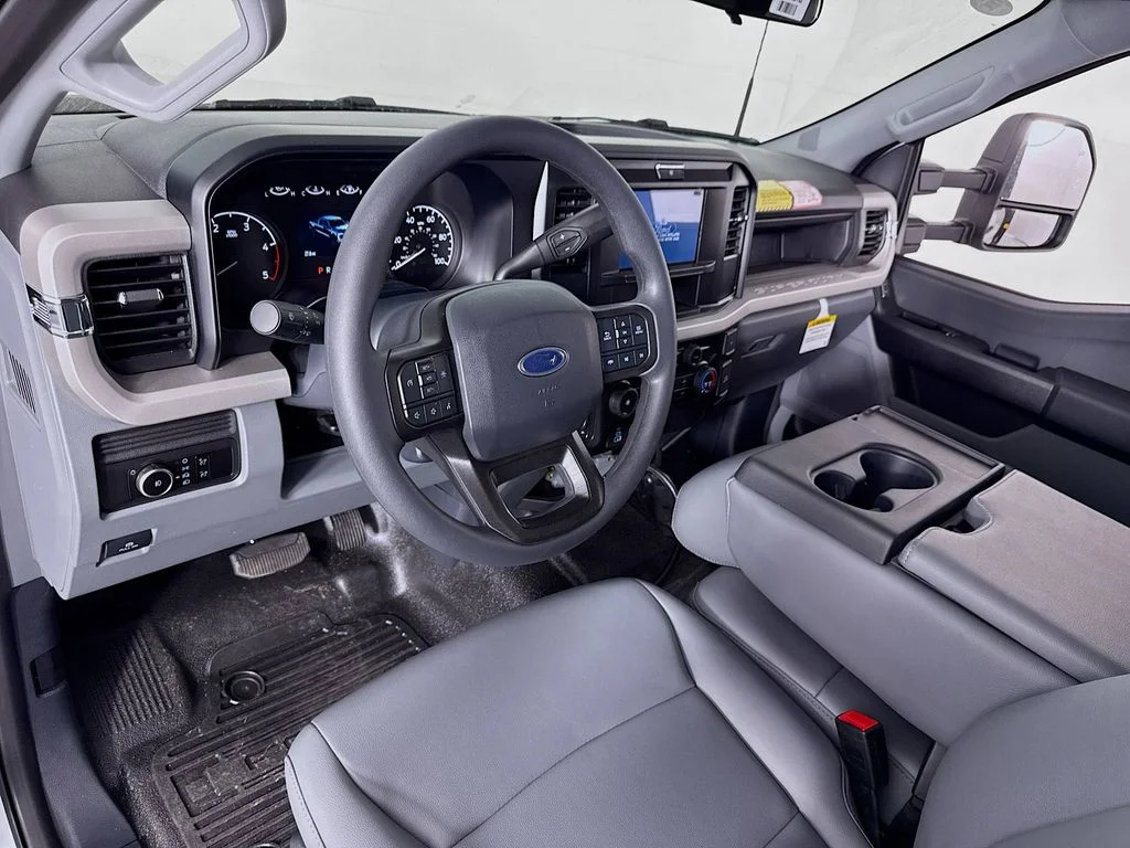 New 2025 Oxford White Ford F-450® XL image 9