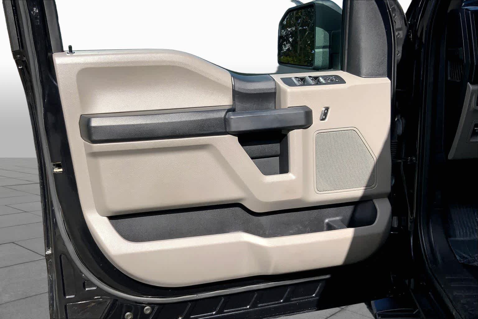 Used 2020 Agate Black Metallic Ford XL image 22