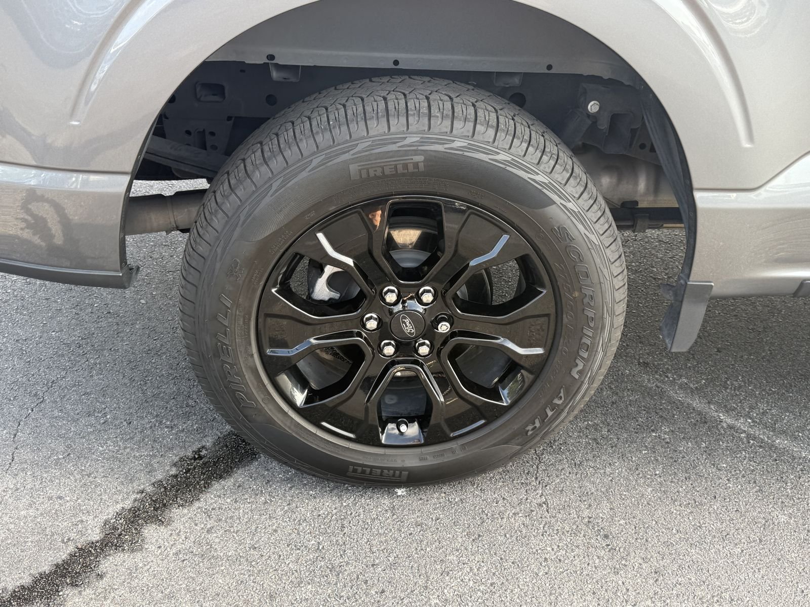 Used 2023 Gray Metallic Ford Lariat image 35