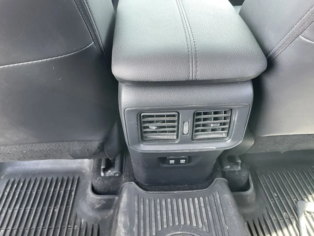 Used 2019 Super White Toyota XLE Premium image 13