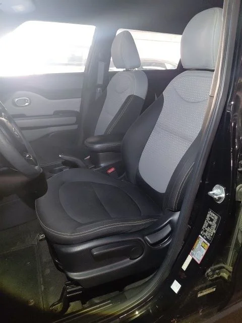 Used 2016 Black Kia Plus image 5