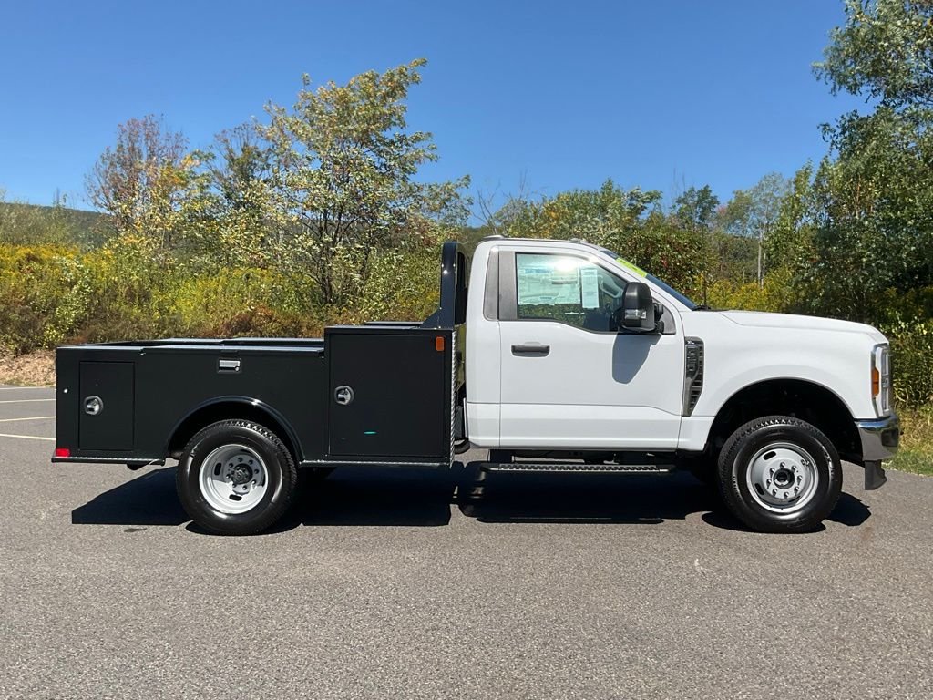 2024 Ford F-350 Super Duty Chassis Cab XL - Photo 25