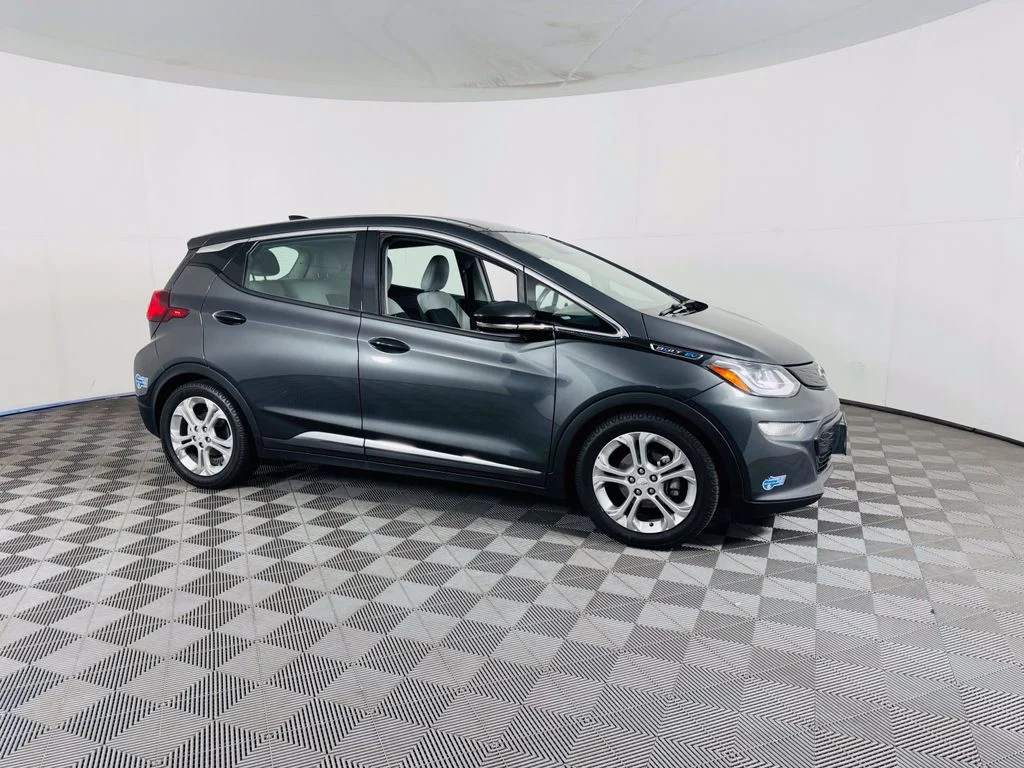 Used 2021 Gray Chevrolet LT image 2