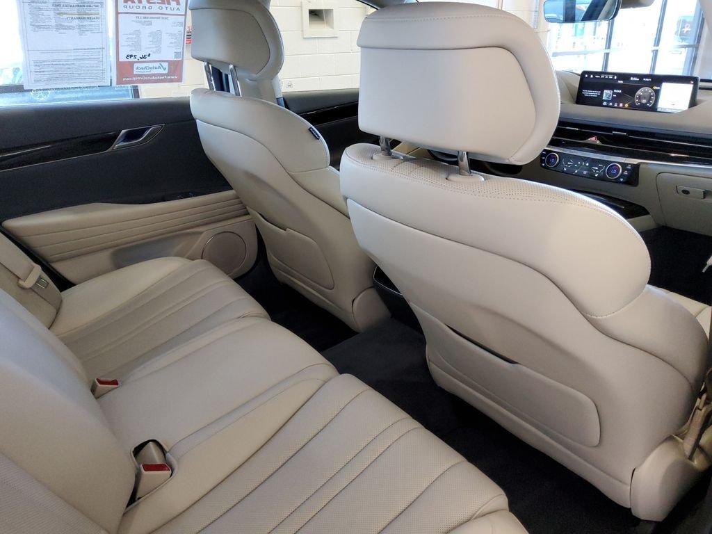 Used 2022 Silver Genesis 2.5T image 17