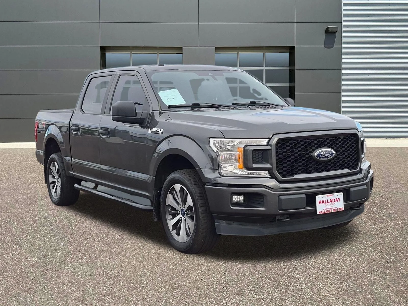 Used 2019 Magnetic Metallic Ford XL image 3