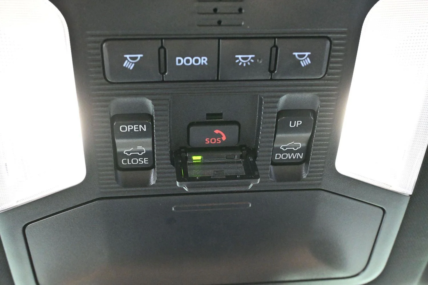 Used 2024 Ice Cap Toyota SE image 29