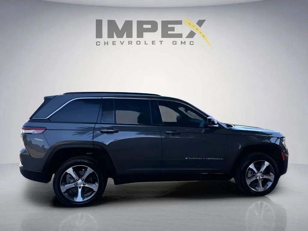 Used 2024 Gray Jeep Limited image 6
