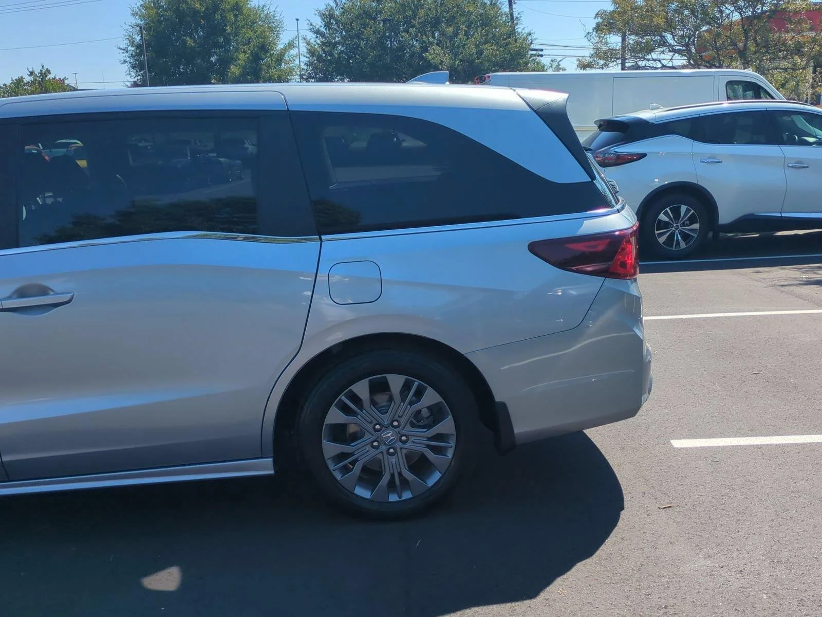 Used 2025 Solar Silver Metallic Honda Touring image 11