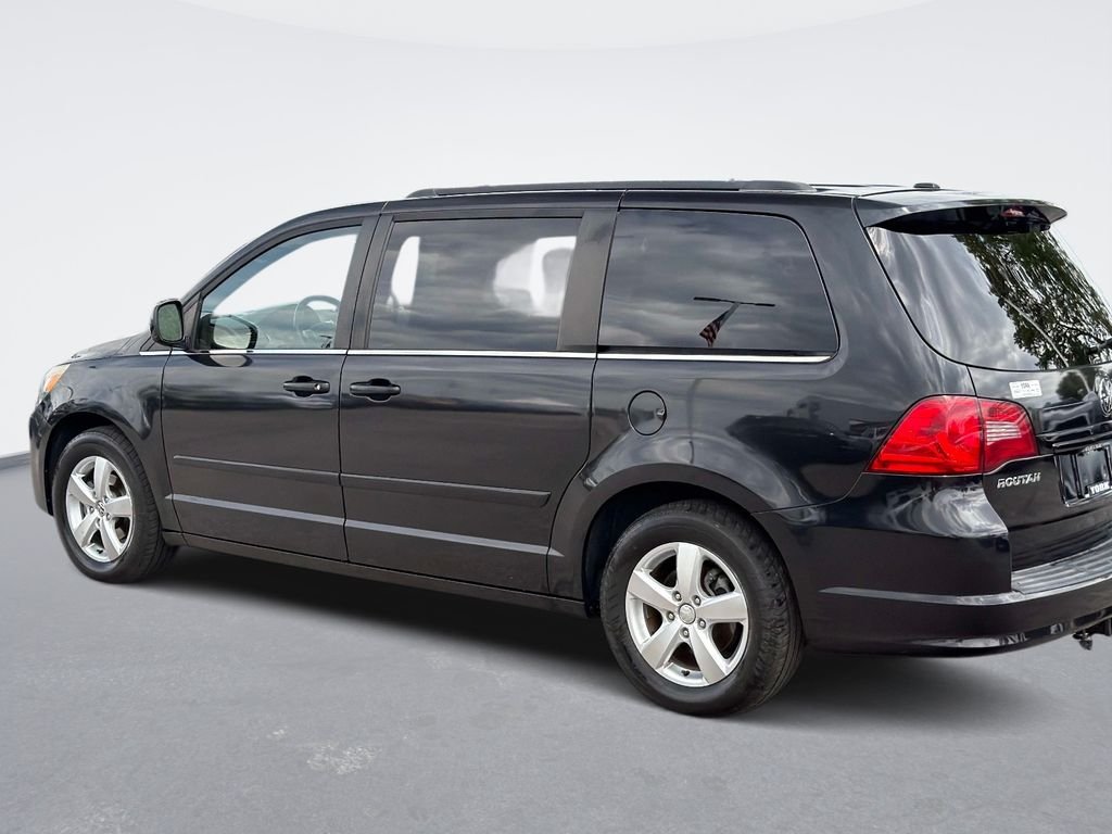 Used 2011 Black Volkswagen SE image 7