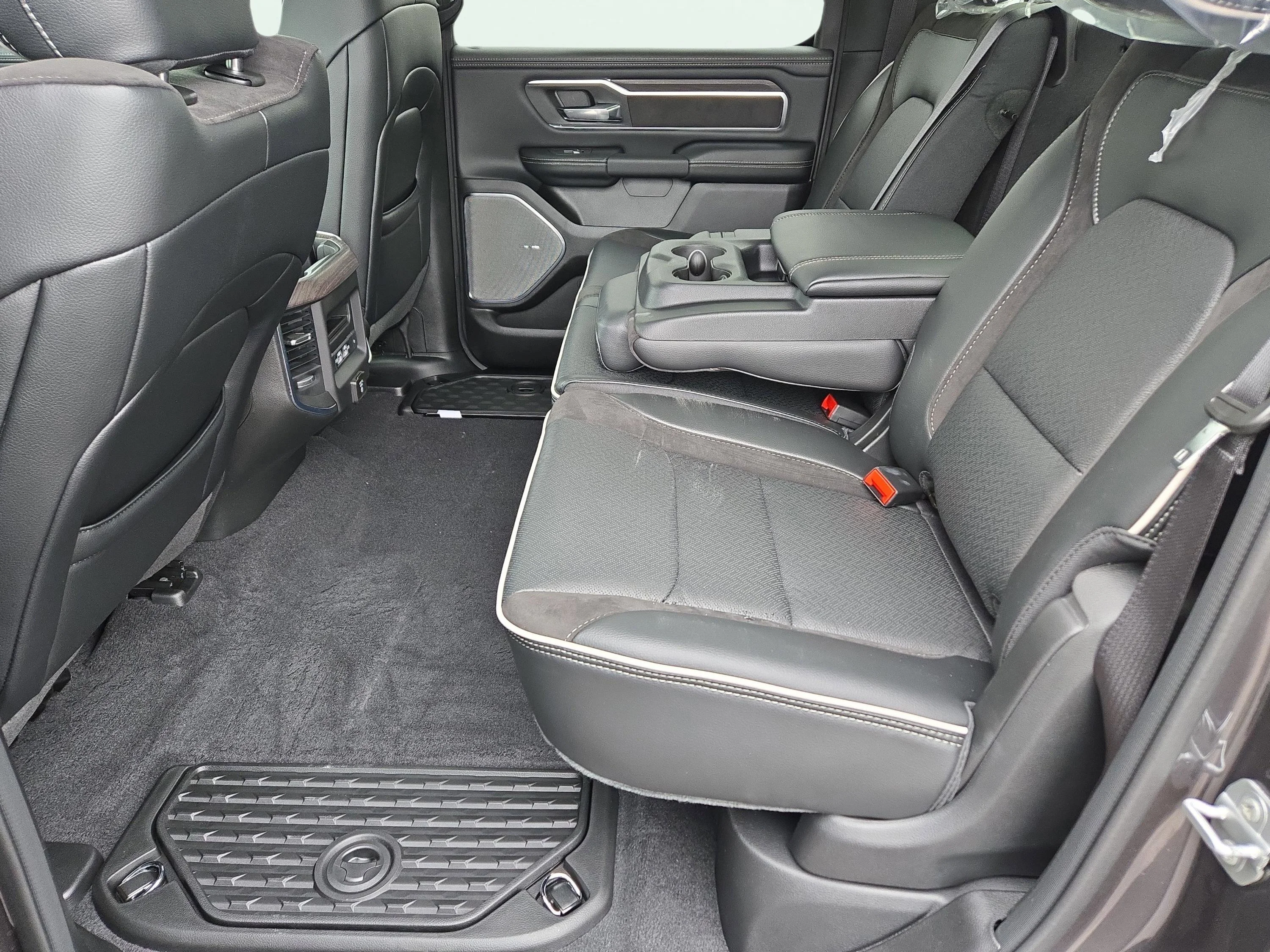 2026 RAM 1500 Laramie - Photo 18