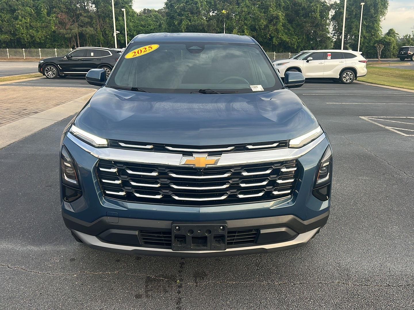 Used 2025 Lakeshore Blue Metallic Chevrolet FWD LT image 9