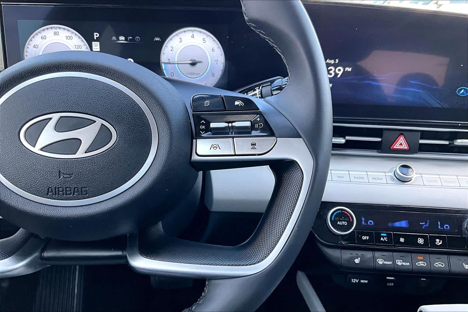 2025 Hyundai Elantra Limited - Photo 25