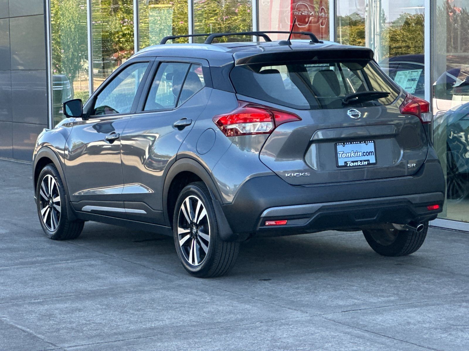 Used 2019 Gun Metallic Nissan SR image 5