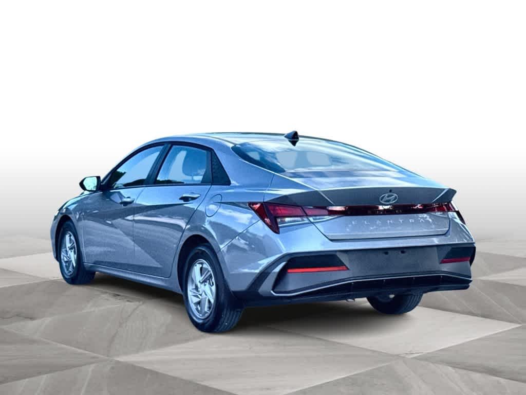 Used 2026 Fluid Metal Hyundai SE image 6