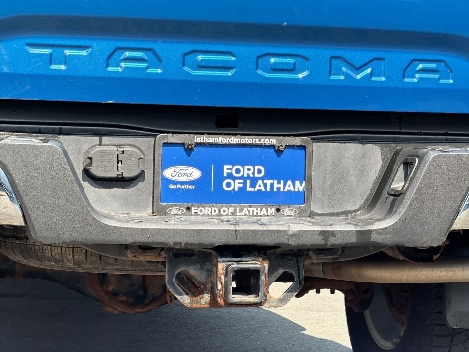 Used 2018 Blazing Blue Pearl Toyota SR5 image 35