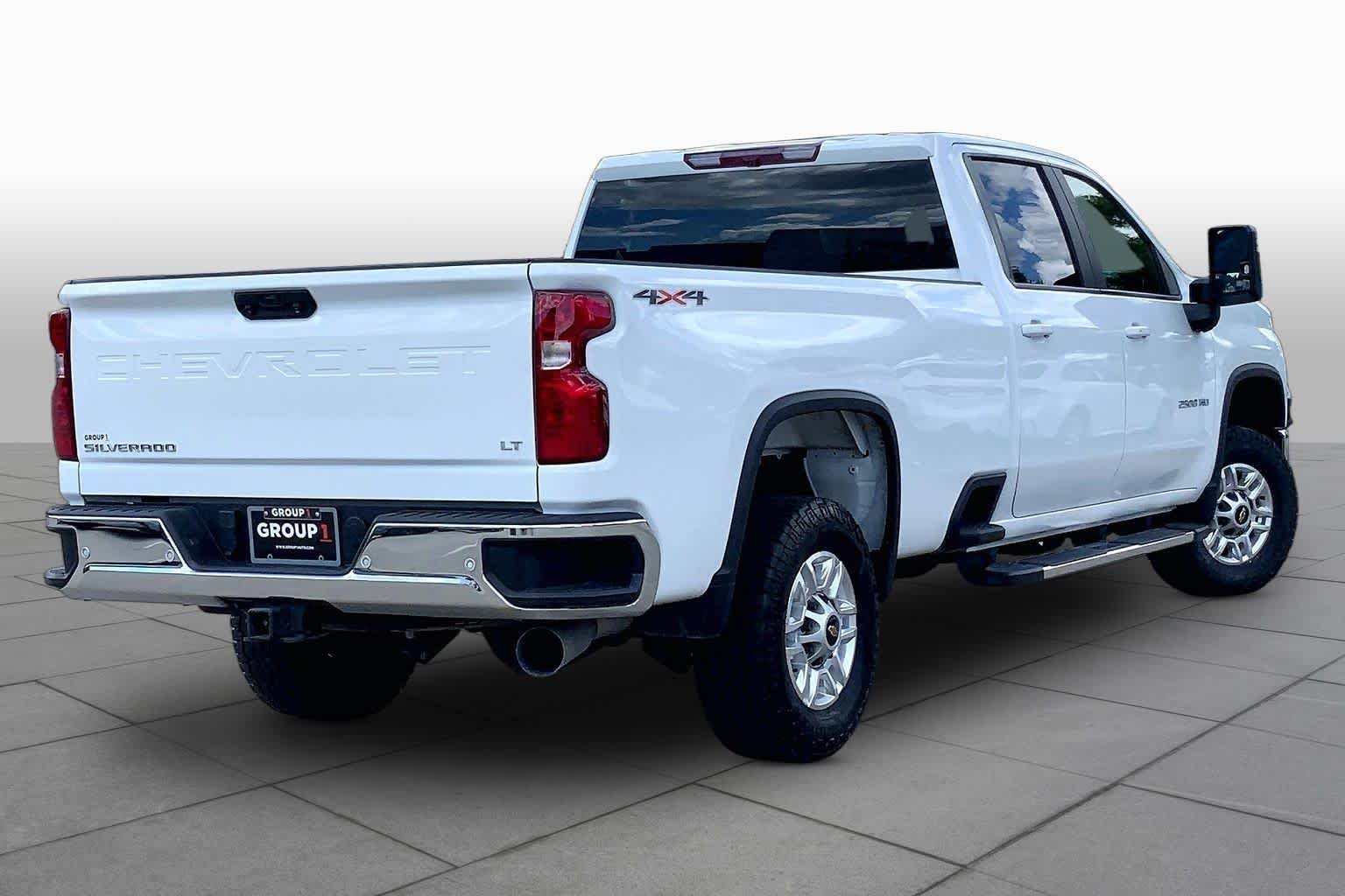 Used 2025 Summit White Chevrolet LT image 13