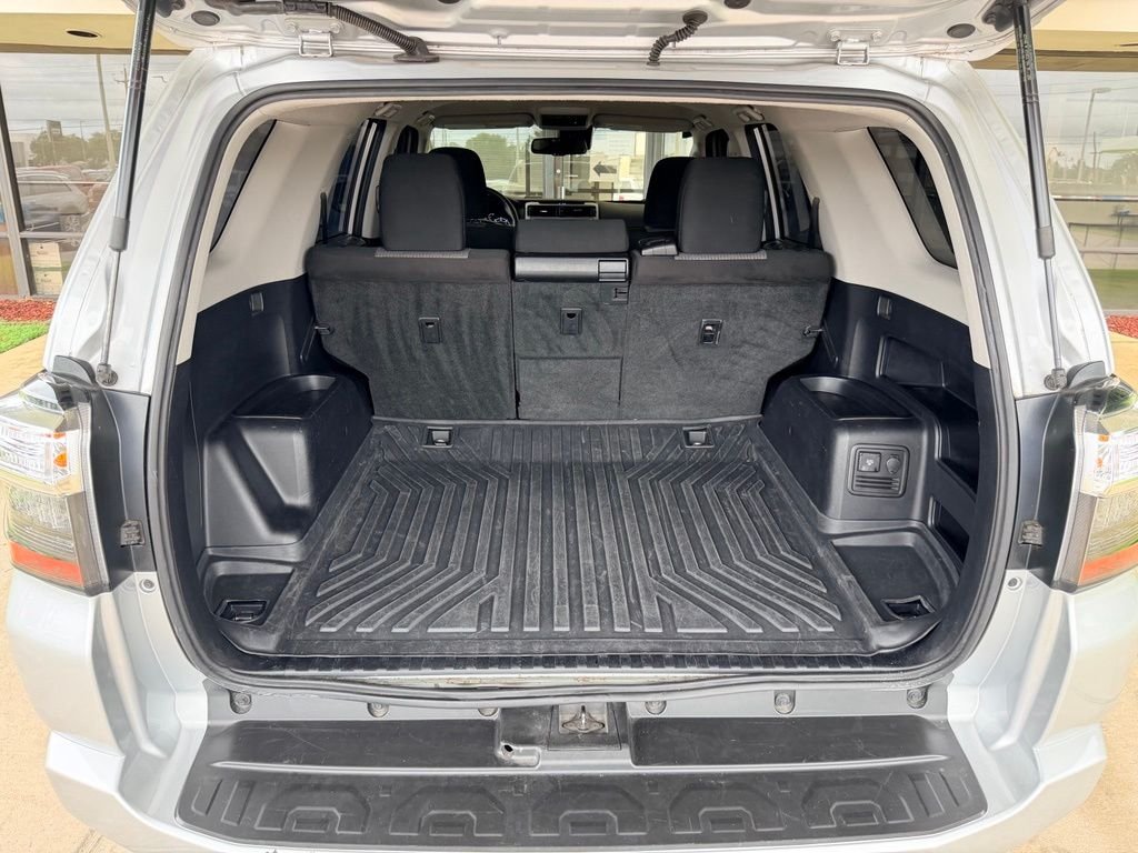 Used 2021 Silver Toyota SR5 image 31