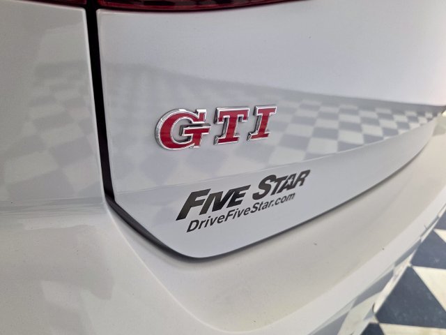 Used 2019  Volkswagen 2.0T SE image 6
