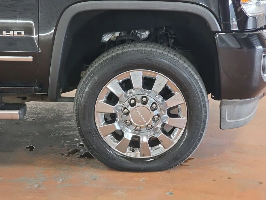 Used 2017 Onyx Black GMC Denali image 9