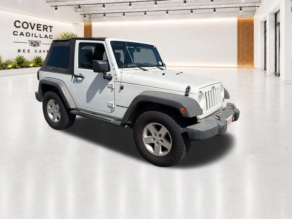 Used 2009 White Jeep X image 1