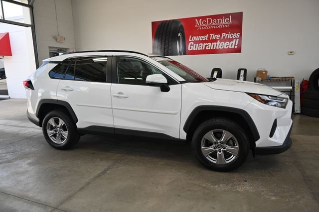 Used 2022 White Toyota XLE image 4